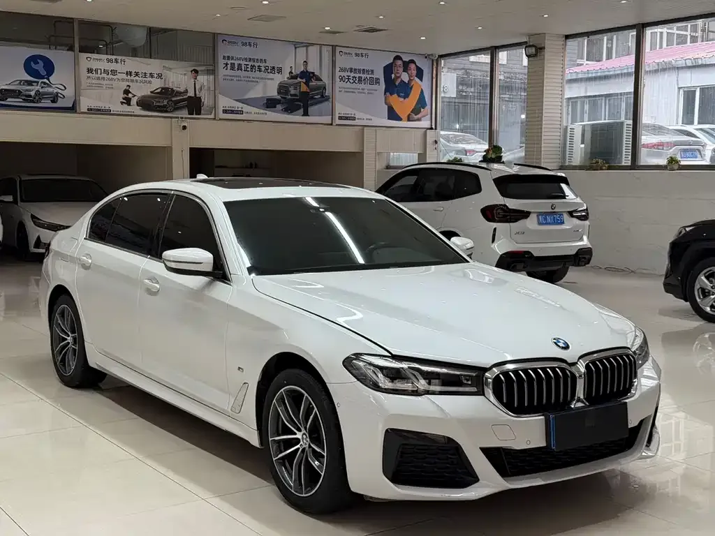 BMW 5 Series 2022 из CN, фото 3