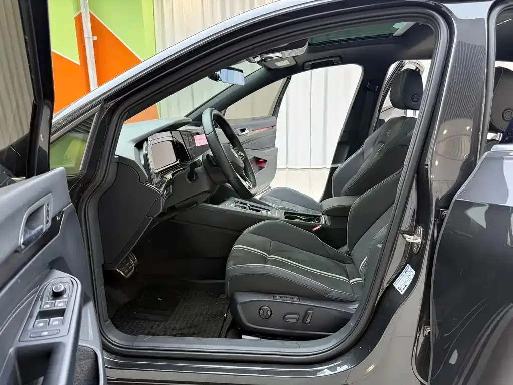 Volkswagen Golf 2022 из CN, фото 4