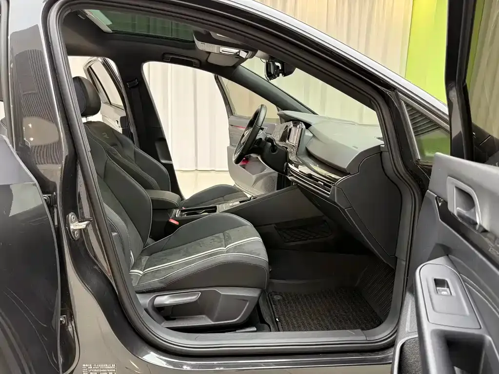 Volkswagen Golf 2022 из CN, фото 8
