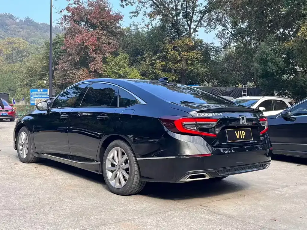 Honda Accord — фото 7