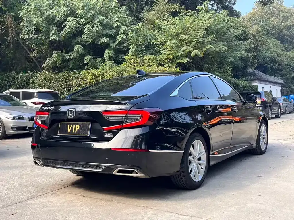 Honda Accord — фото 9