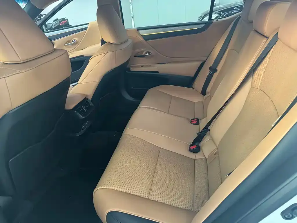 Lexus ES 2025 из CN, фото 6