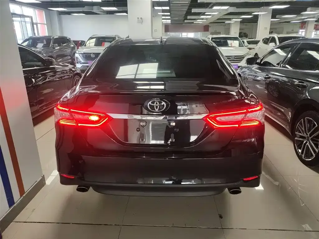 Toyota Camry — фото 6