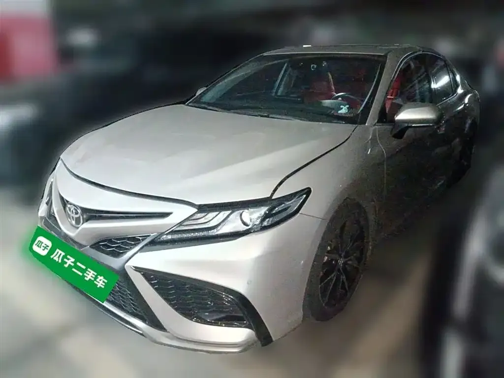 Toyota Camry — фото 2