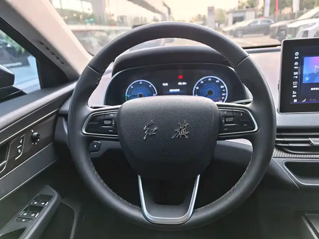 Hongqi E-QM5 — фото 7