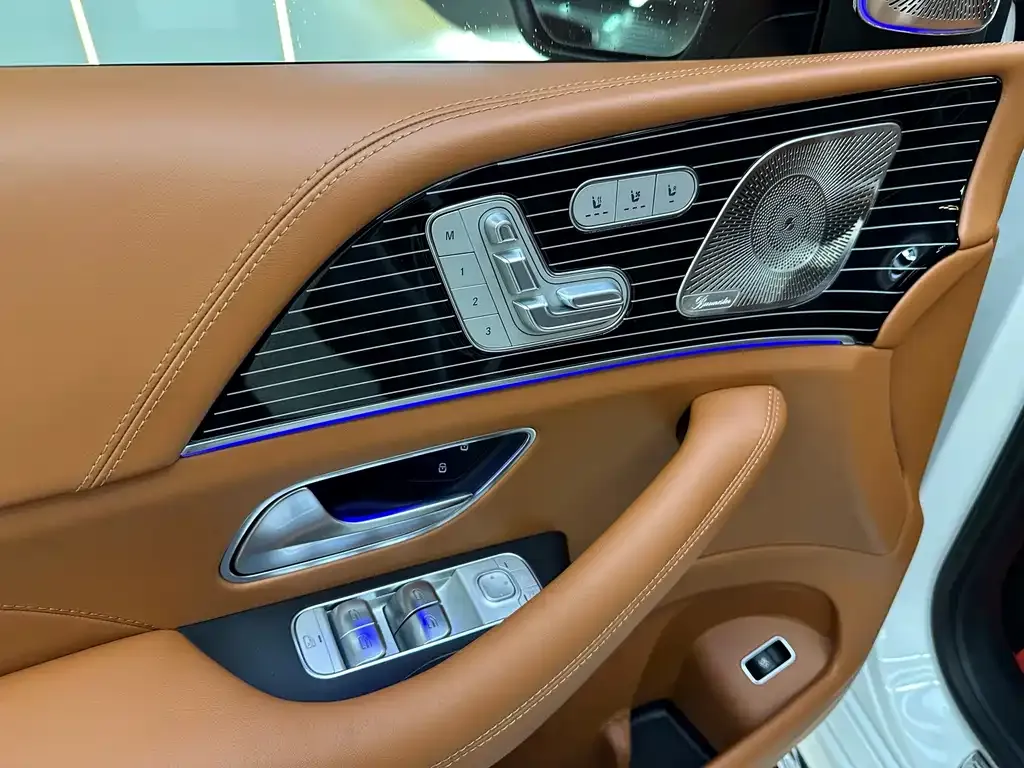Mercedes-Benz GLS — фото 10