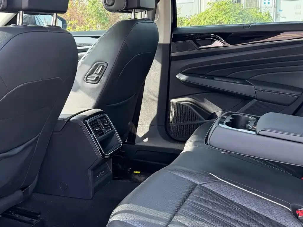 Volkswagen Passat — фото 8