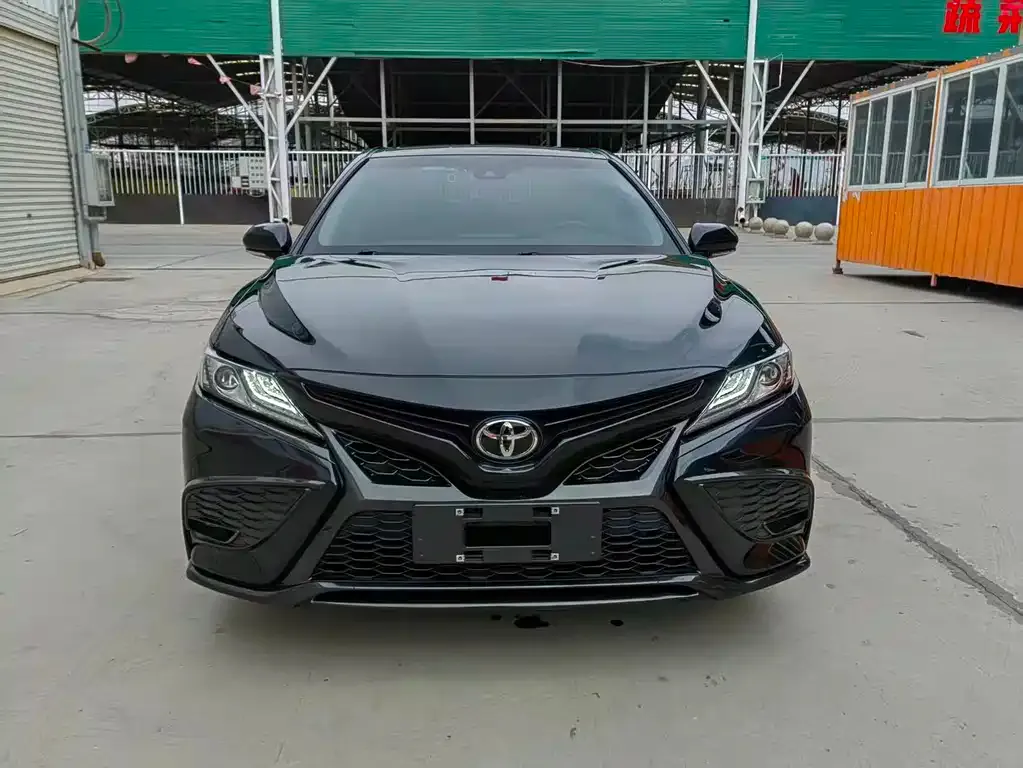 Toyota Camry 2022 из CN, фото 2