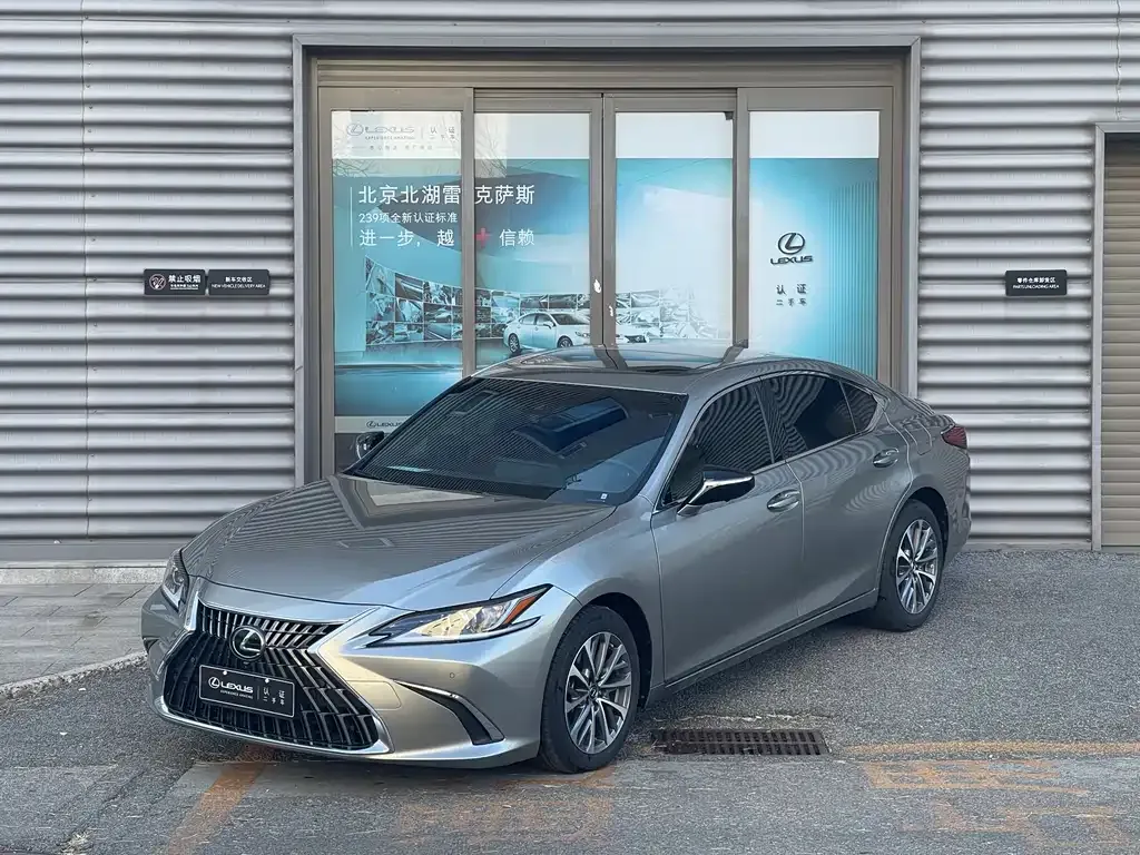 Lexus ES — фото 1