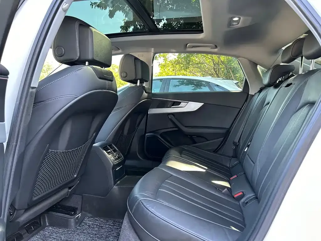 Audi A4L 2021 из CN, фото 10