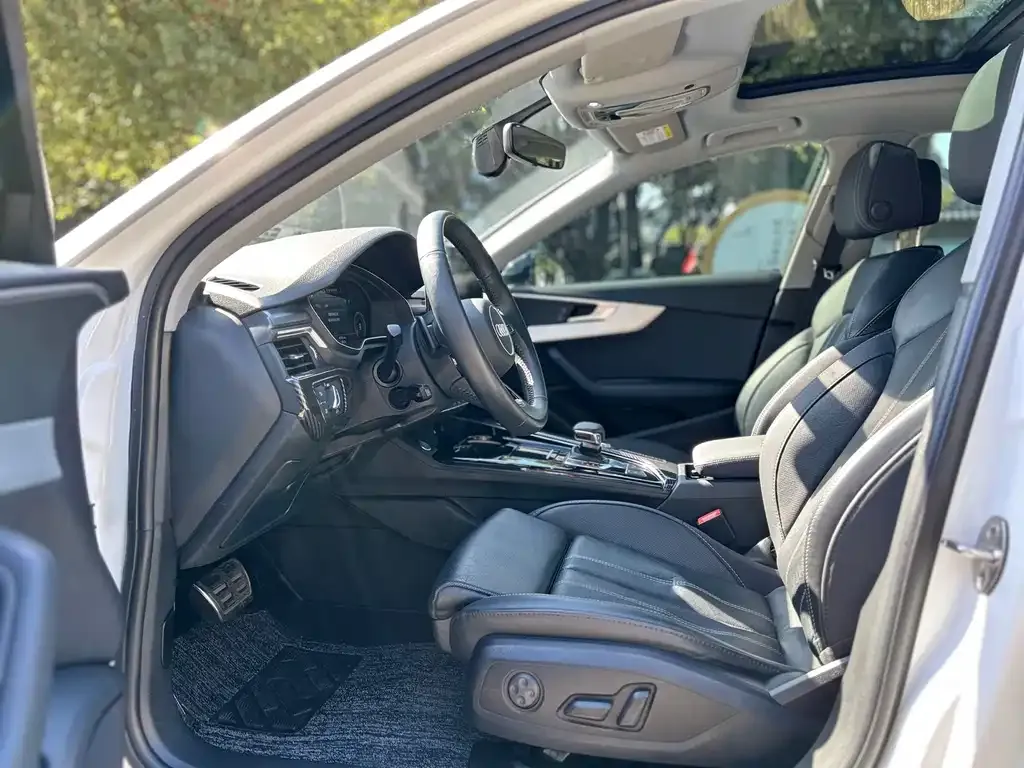 Audi A4L 2021 из CN, фото 7