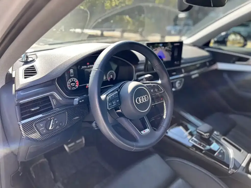 Audi A4L 2021 из CN, фото 8