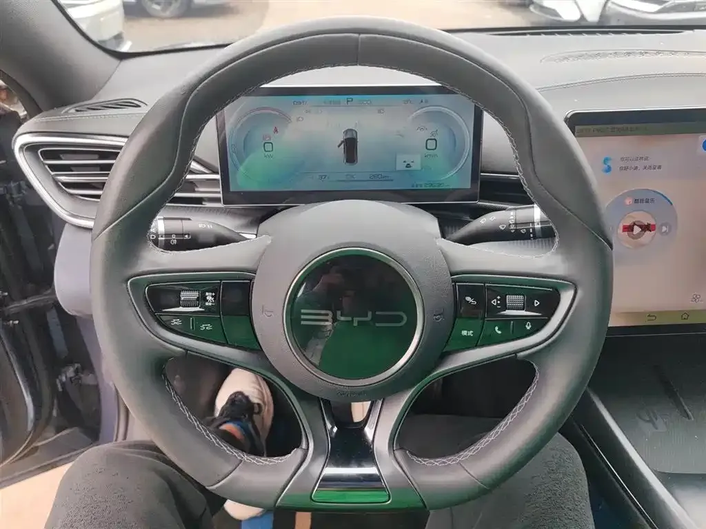 BYD Seal — фото 3