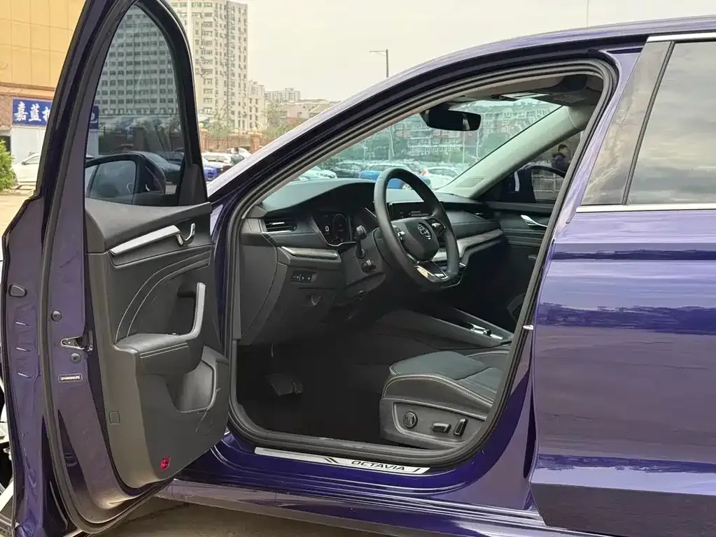 Skoda Octavia — фото 7