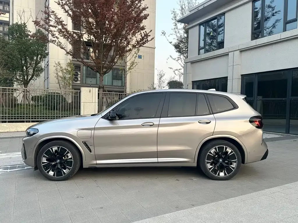 BMW iX3 — фото 3