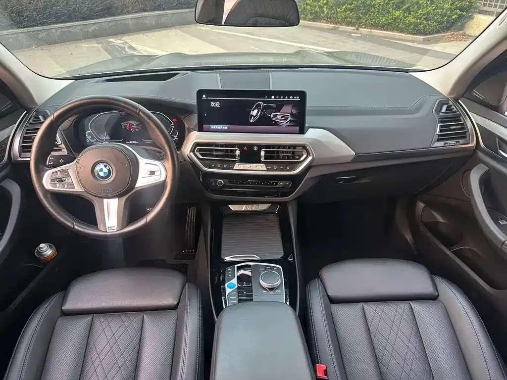 BMW iX3 — фото 9