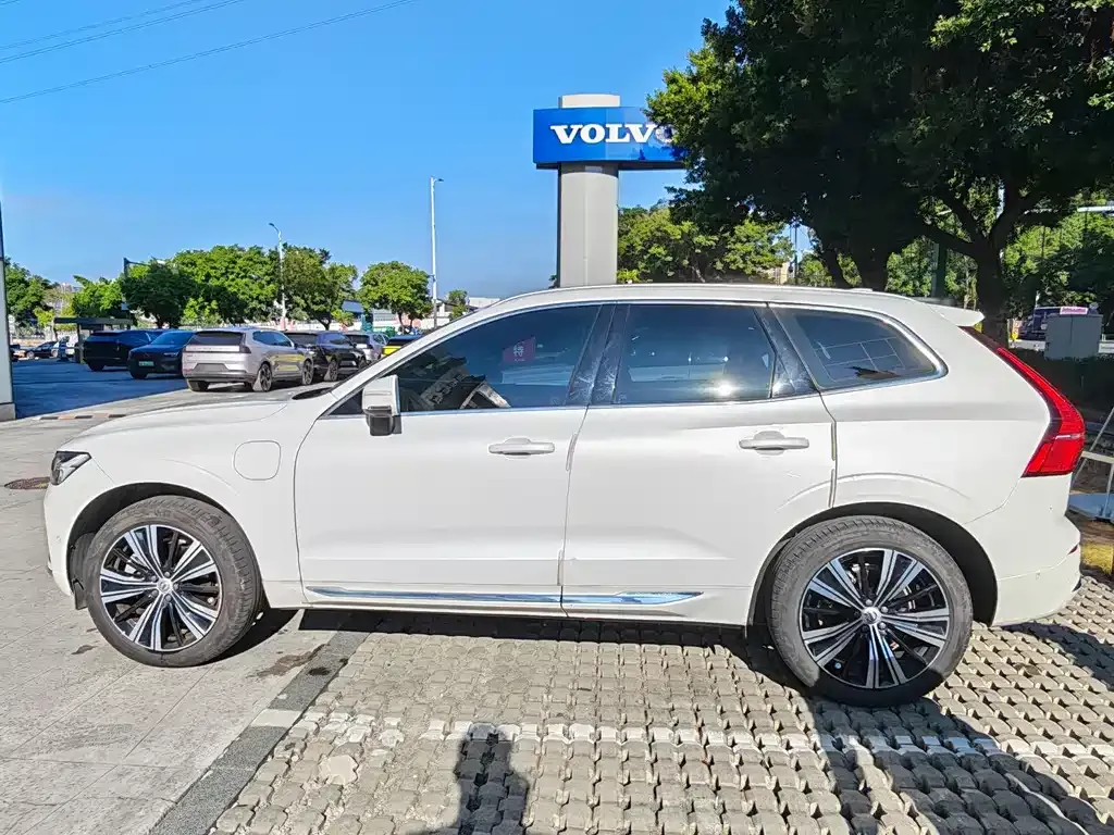Volvo XC60 PHEV — фото 2