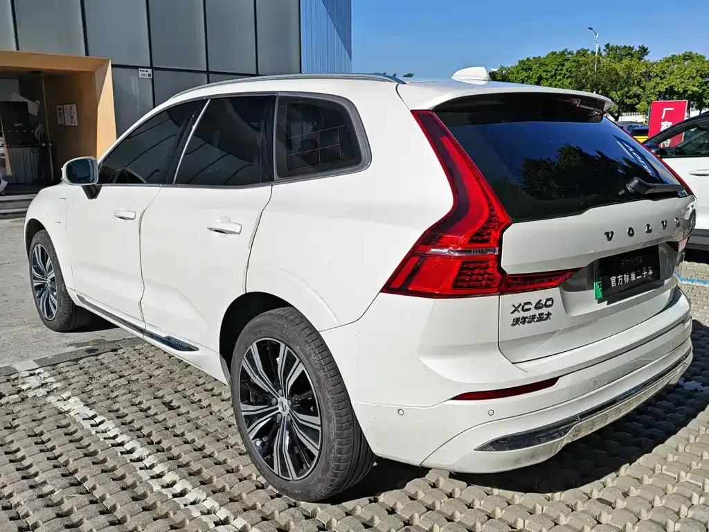Volvo XC60 PHEV — фото 3