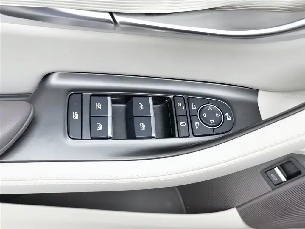 BYD PLUS New Energy — фото 9