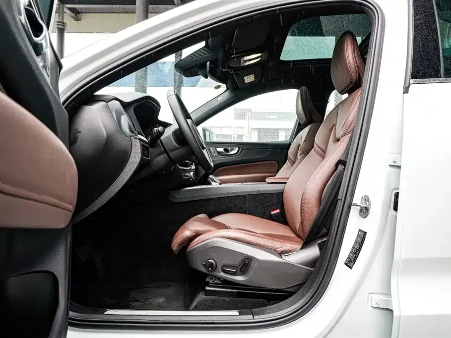 Volvo XC60 2024 из CN, фото 8