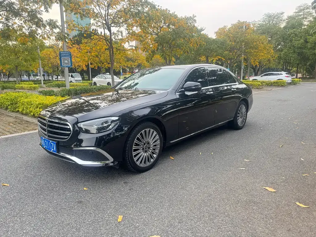 Mercedes-Benz E-Class — фото 1