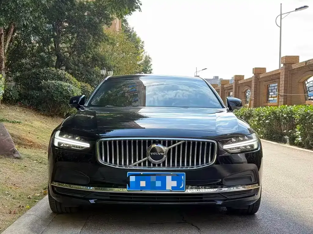 Volvo S90 — фото 1