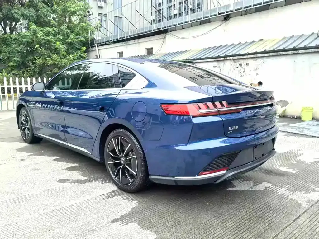 BYD Han — фото 10