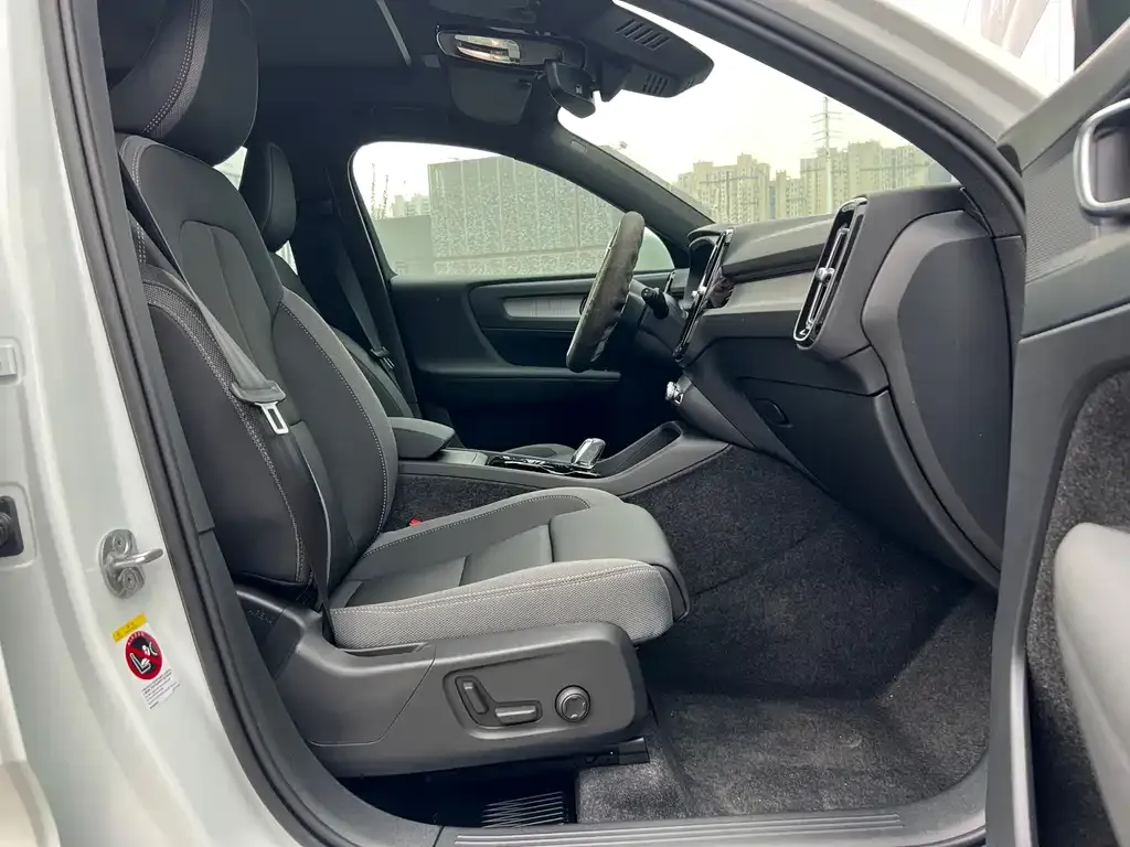Volvo XC40 2025 из CN, фото 10