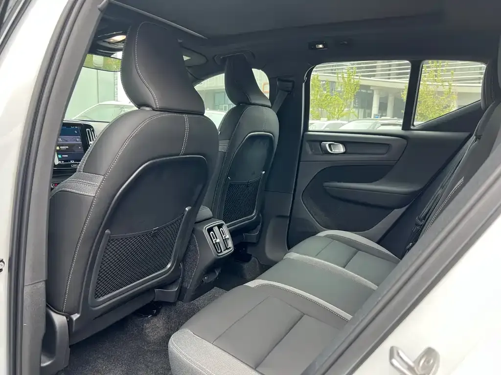Volvo XC40 2025 из CN, фото 7