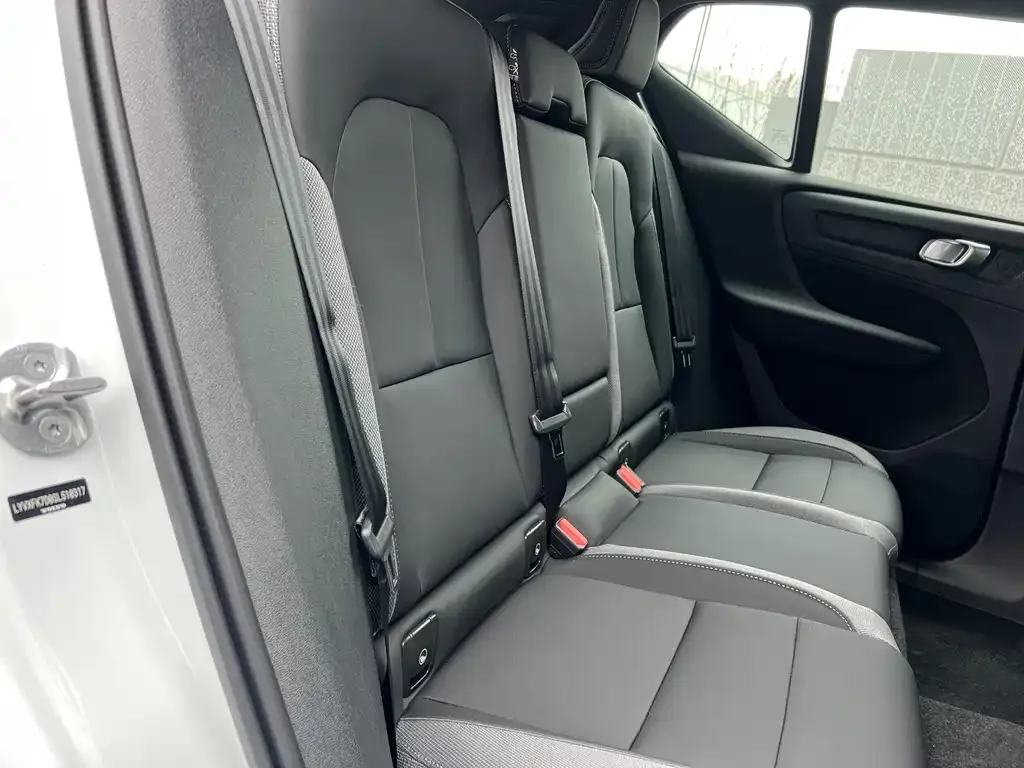 Volvo XC40 2025 из CN, фото 9