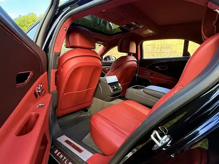 Bentley Flying Spur — фото 9