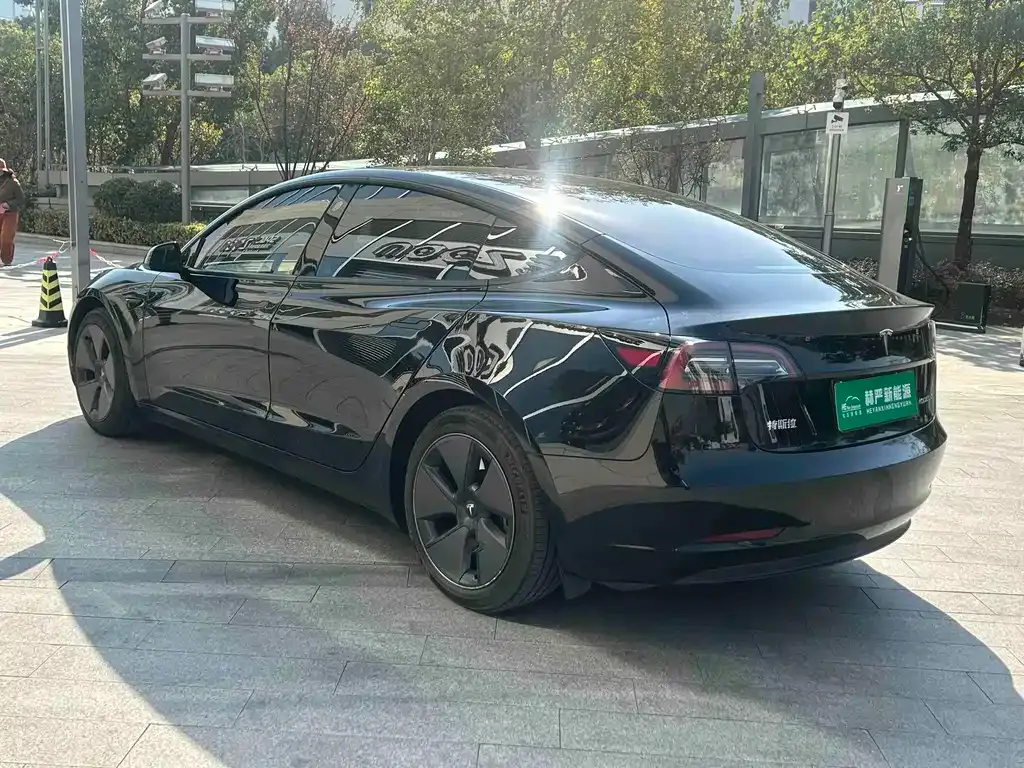 Tesla Model 3 — фото 7