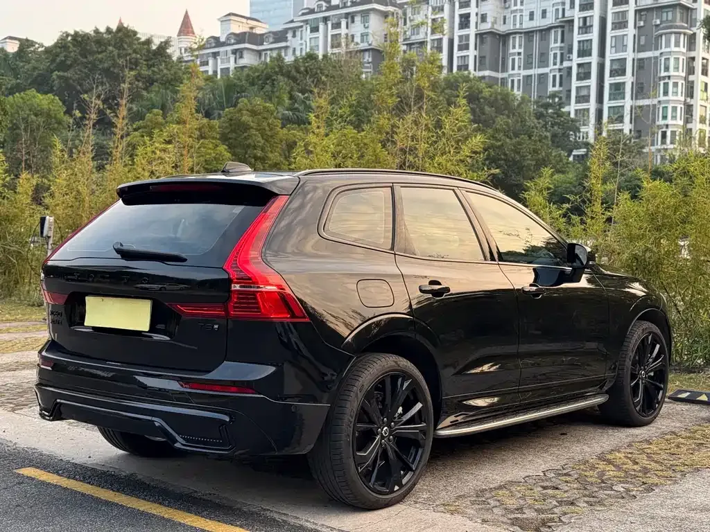 Volvo XC60 PHEV — фото 4
