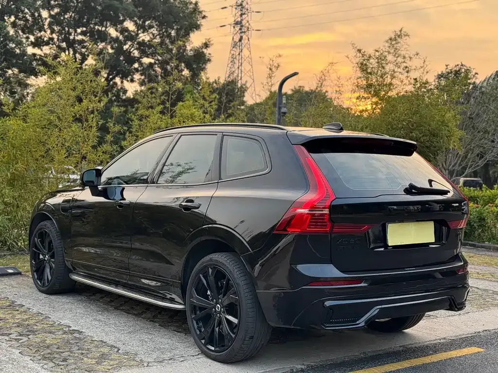 Volvo XC60 PHEV — фото 6