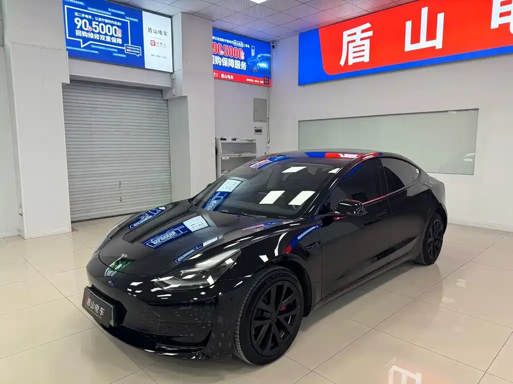 Tesla Model 3 — фото 1