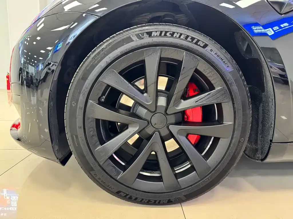 Tesla Model 3 — фото 10
