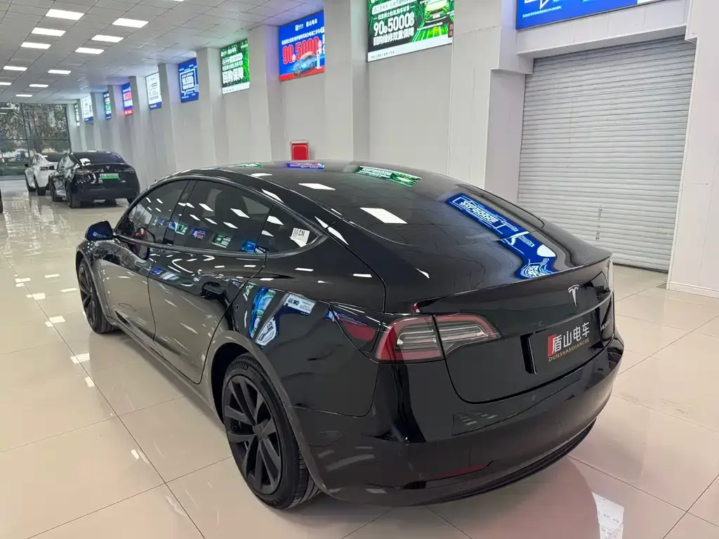 Tesla Model 3 — фото 4
