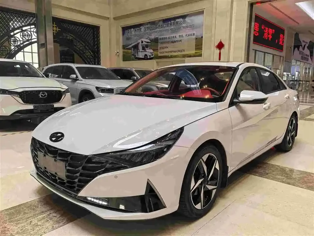 Hyundai Elantra — фото 1