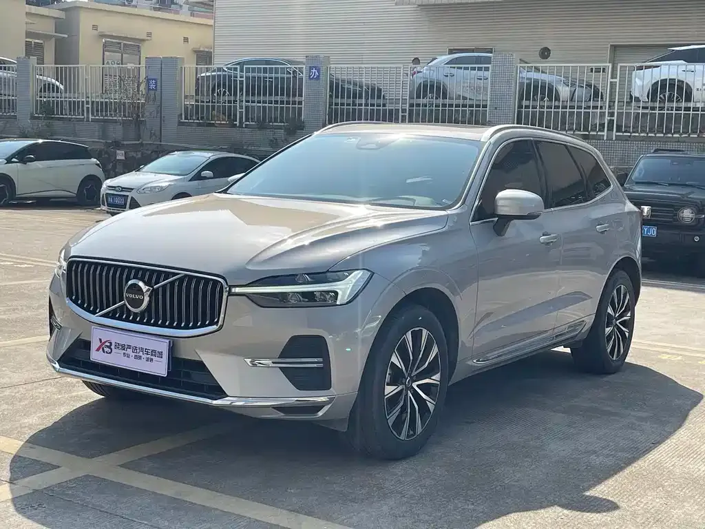 Volvo XC60 — фото 1