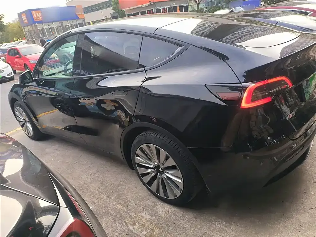 Tesla Model Y — фото 5