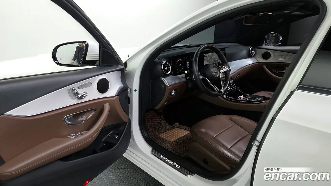Mercedes-Benz E-Class — фото 10