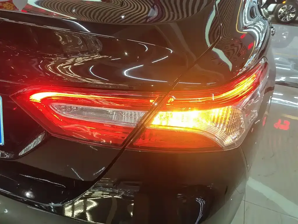 Toyota Camry — фото 8
