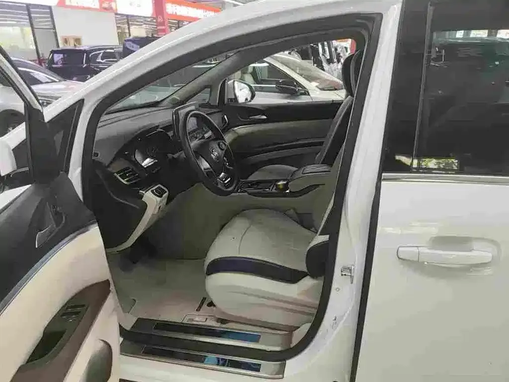 Buick GL8 2021 из CN, фото 2