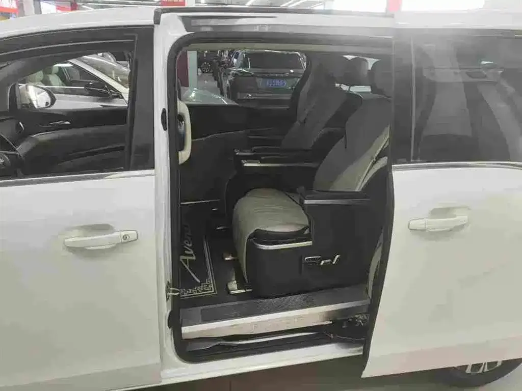 Buick GL8 2021 из CN, фото 3