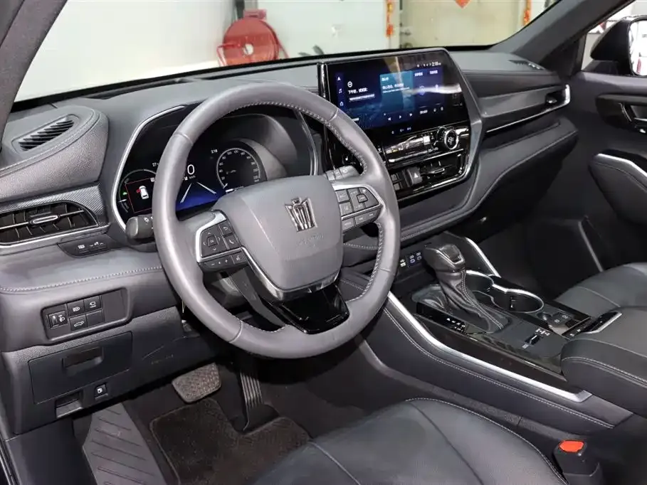 Toyota Crown Kluger 2022 из CN, фото 10