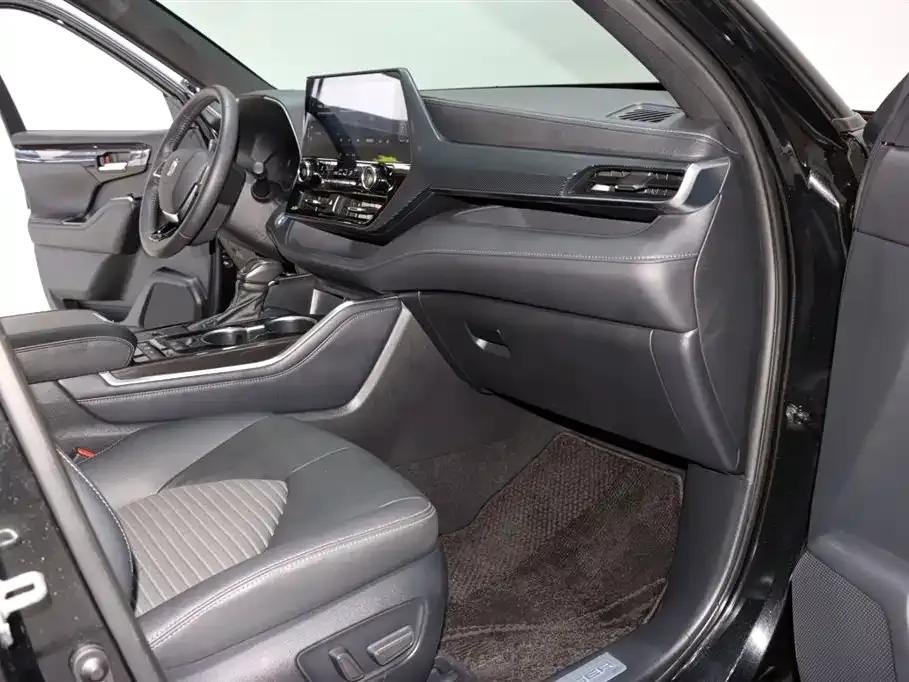 Toyota Crown Kluger 2022 из CN, фото 8