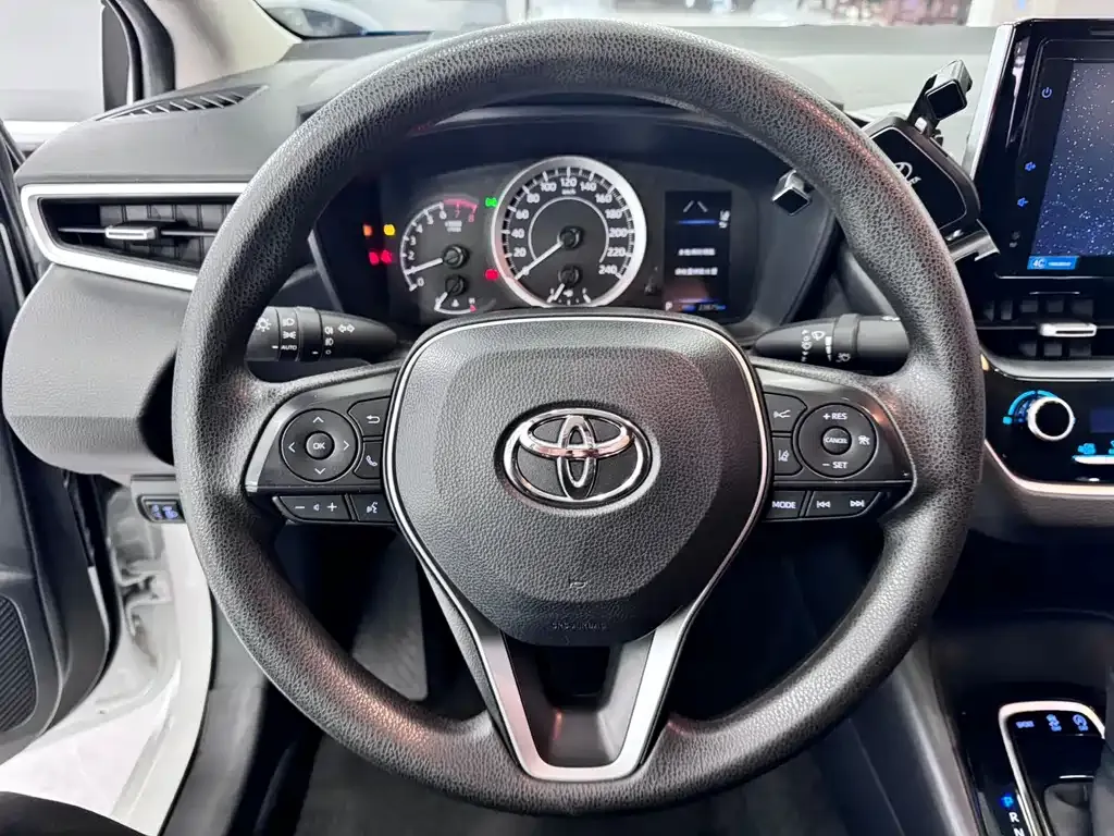 Toyota Corolla — фото 10