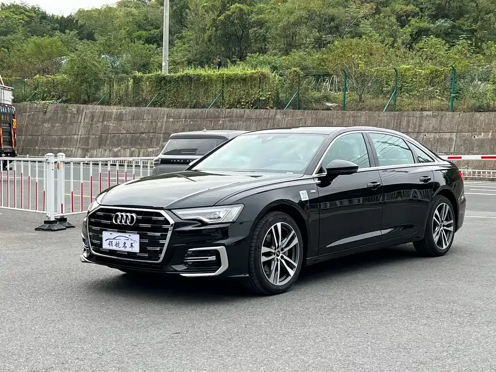 Audi A6L — фото 1