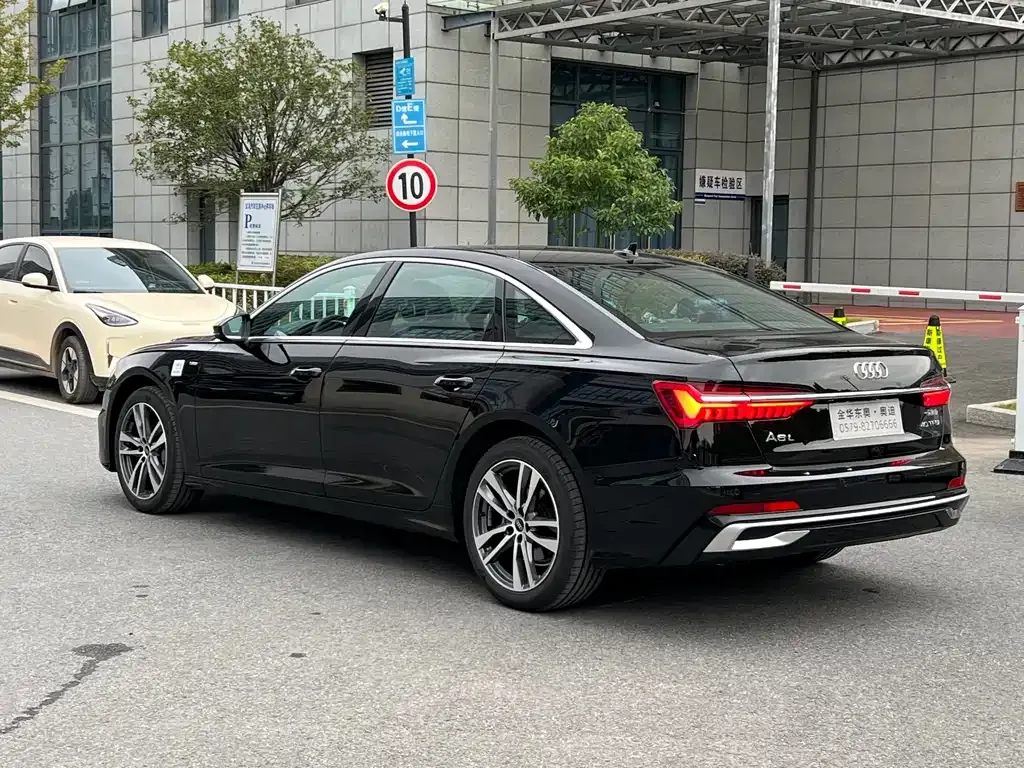 Audi A6L — фото 7