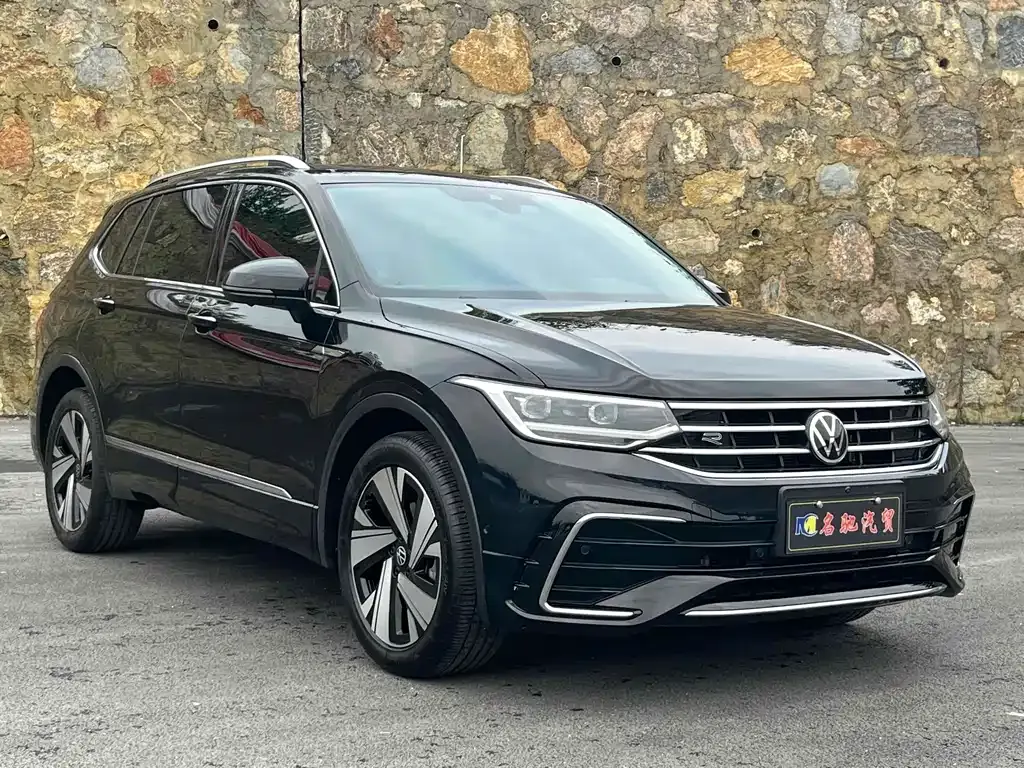 Volkswagen Tiguan L — фото 2